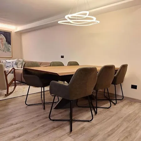 Elegante In Centro Q434 דירה